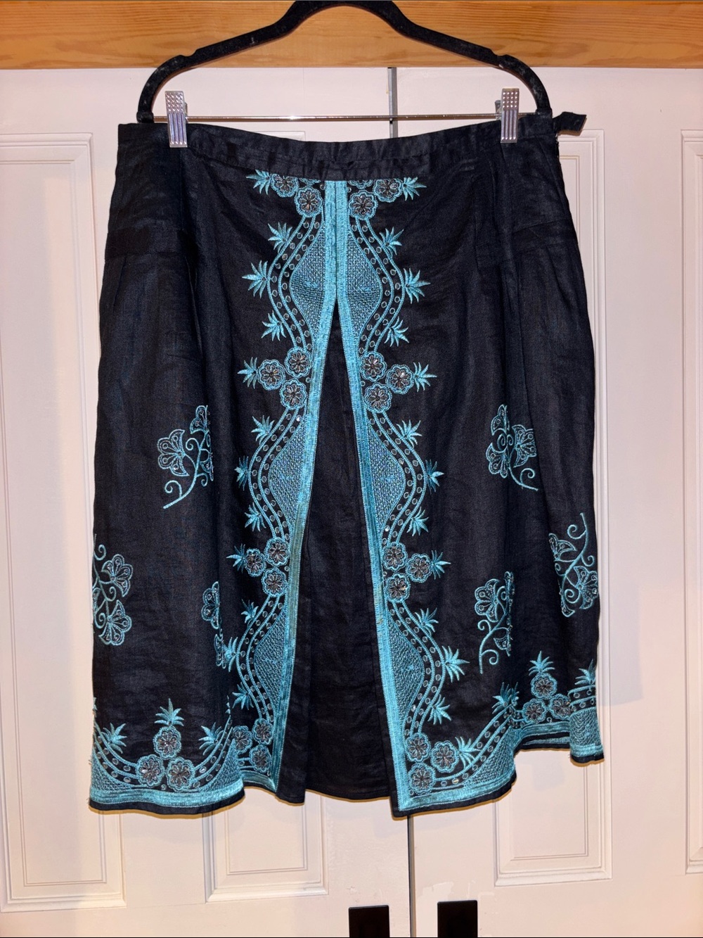 Anne Carson Black and Turquoise Embroidered Top